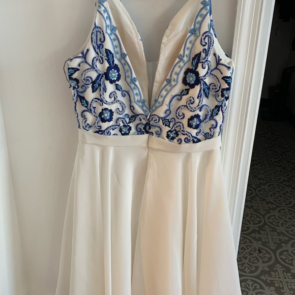 Semi formal dress. - Picture 3 of 3